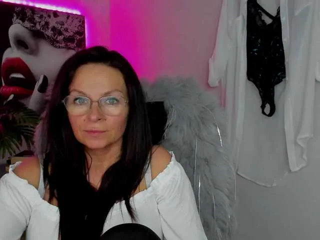 Live sex webcam photo for HelenSHOW1 #291091740