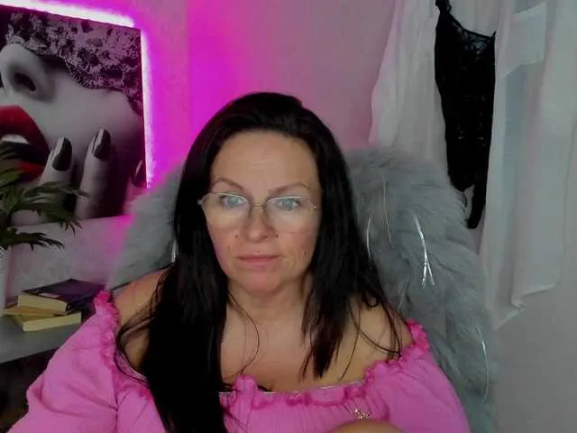 Live sex webcam photo for HelenSHOW1 #291146570