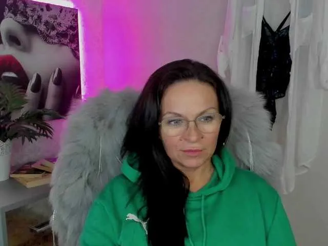 Live sex webcam photo for HelenSHOW1 #291179875