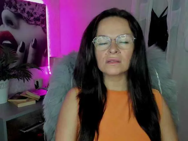 Live sex webcam photo for HelenSHOW1 #291189805