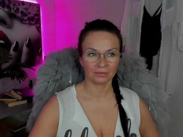 Live sex webcam photo for HelenSHOW1 #291198559