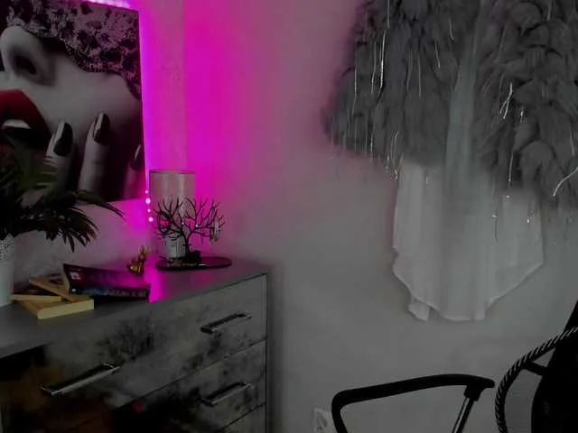 Live sex webcam photo for HelenSHOW1 #291207229