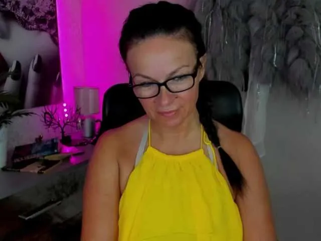 Live sex webcam photo for HelenSHOW1 #291375664