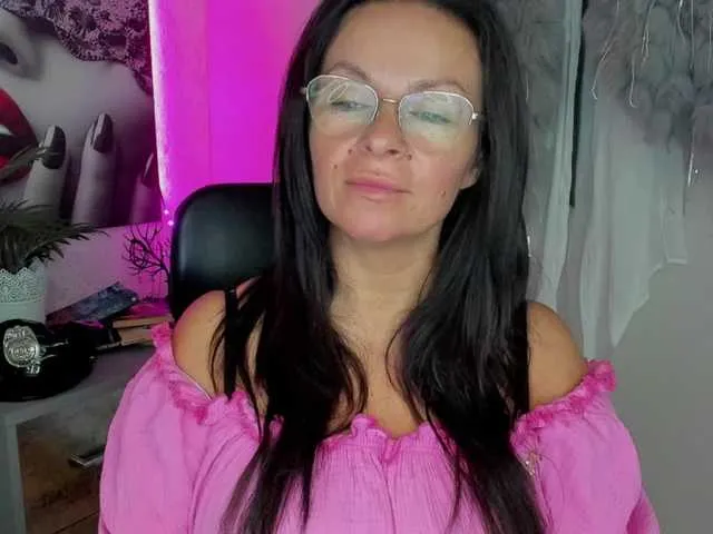 Live sex webcam photo for HelenSHOW1 #291430094