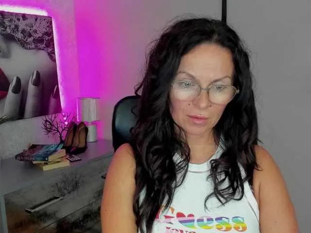 Live sex webcam photo for HelenSHOW1 #291520426