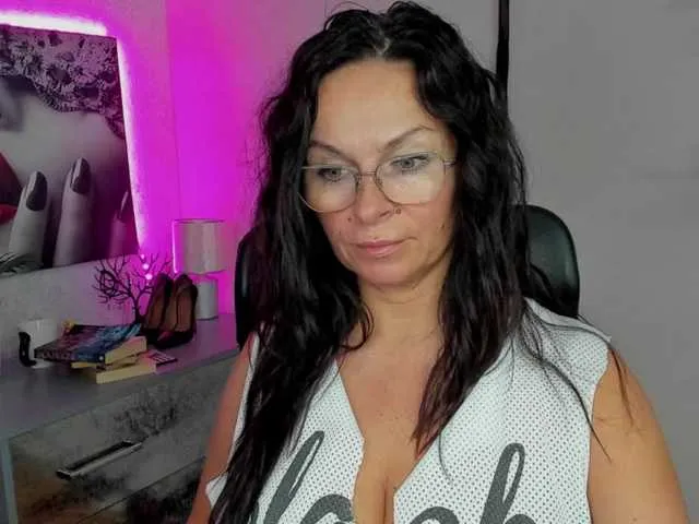 Live sex webcam photo for HelenSHOW1 #291525800