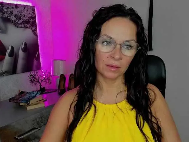Live sex webcam photo for HelenSHOW1 #291533075