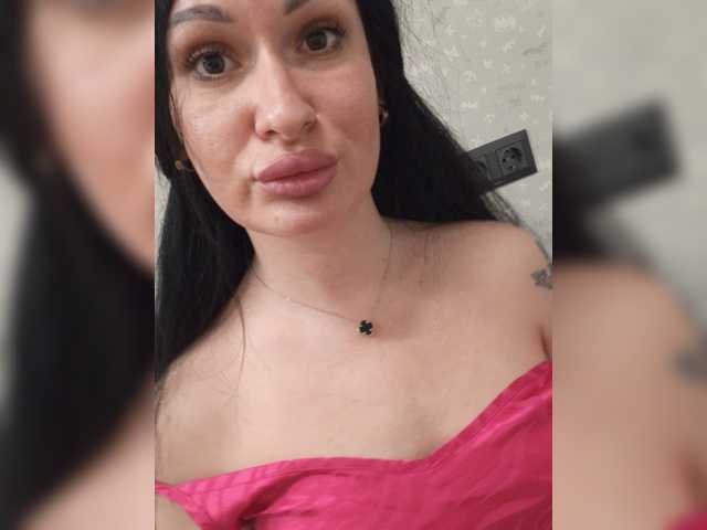 Live sex webcam photo for Helena27002 #277350311