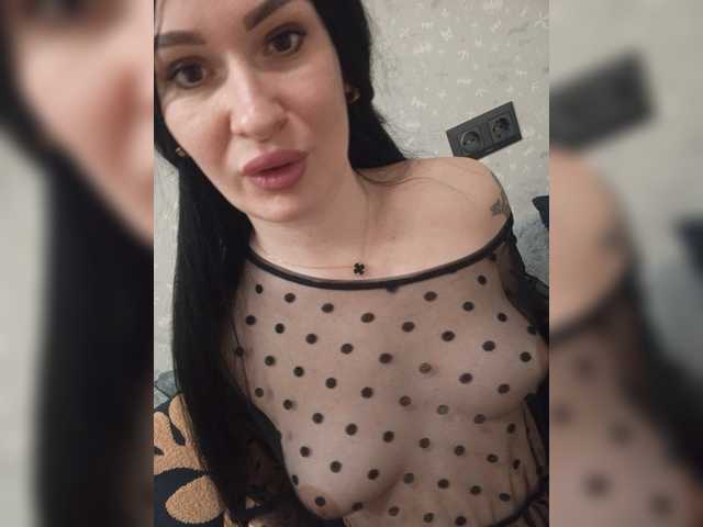 Live sex webcam photo for Helena27002 #277390296