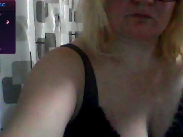 Live sex webcam photo for HelenaGloss #289703973