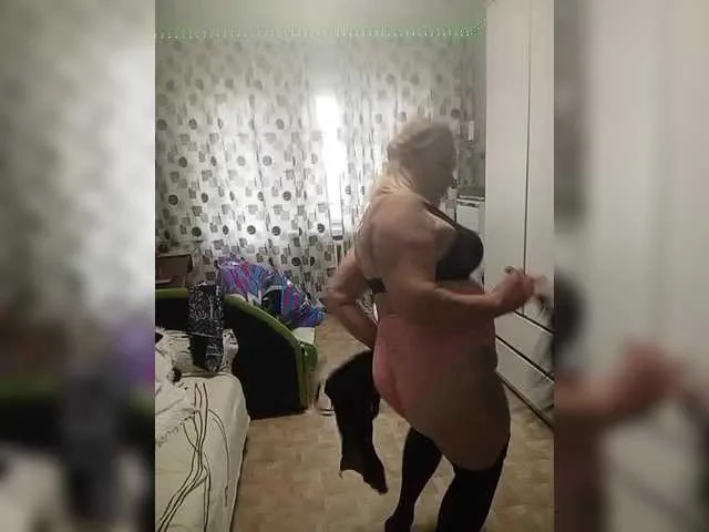 Live sex webcam photo for HelenaGloss #289812346