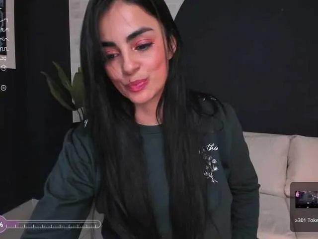 Live sex webcam photo for HelenaGrey #276478855