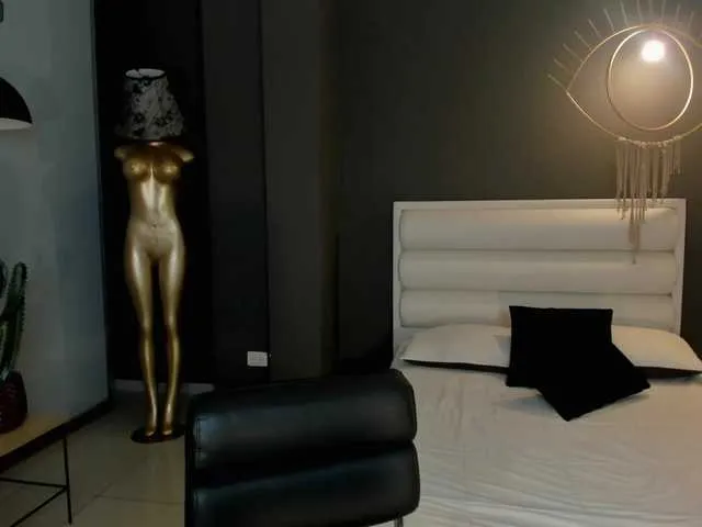 Live sex webcam photo for HelenaGrey #276664947