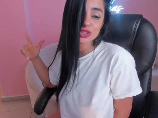 Live sex webcam photo for HelenaGrey #277014199