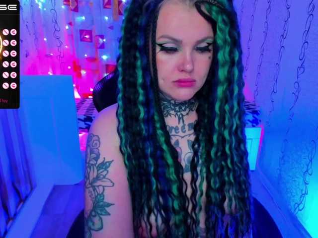 Live sex webcam photo for HelgaSteel13 #275470033