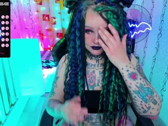 Live sex webcam photo for HelgaSteel13 #275483425