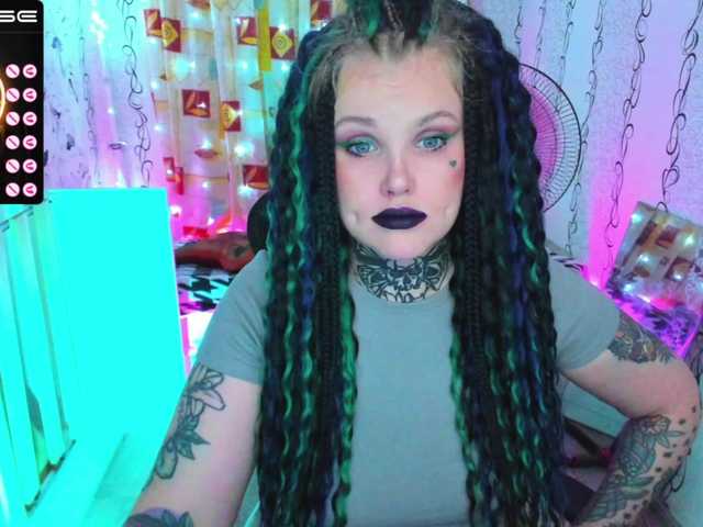 Live sex webcam photo for HelgaSteel13 #275547938