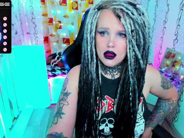 Live sex webcam photo for HelgaSteel13 #275672633