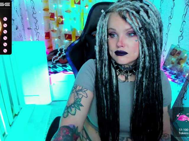 Live sex webcam photo for HelgaSteel13 #275679431