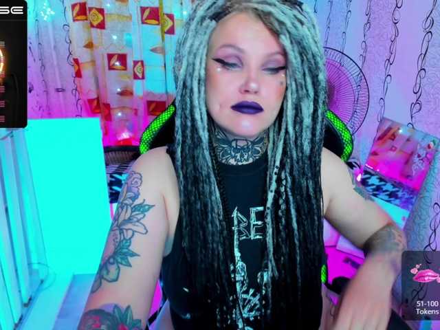 Live sex webcam photo for HelgaSteel13 #275978953