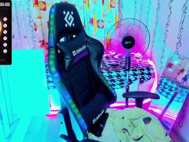 Live sex webcam photo for HelgaSteel13 #275994083