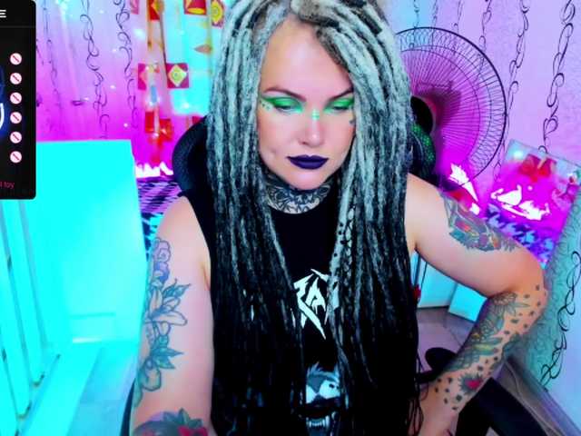 Live sex webcam photo for HelgaSteel13 #276068892