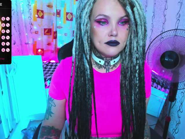 Live sex webcam photo for HelgaSteel13 #276118405