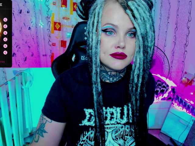 Live sex webcam photo for HelgaSteel13 #276173541