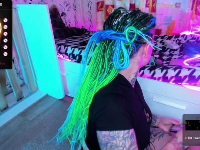 Live sex webcam photo for HelgaSteel13 #276257848