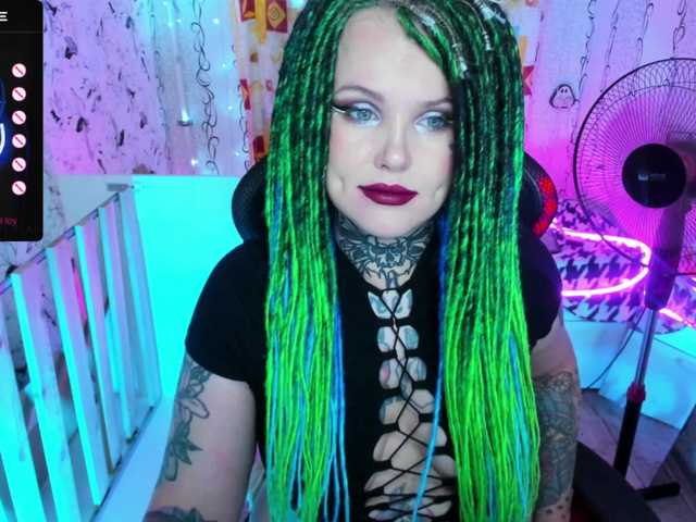 Live sex webcam photo for HelgaSteel13 #276273106