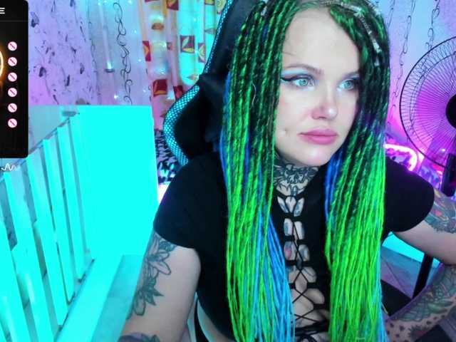 Live sex webcam photo for HelgaSteel13 #276281147