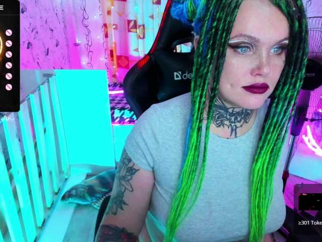 Live sex webcam photo for HelgaSteel13 #276302872