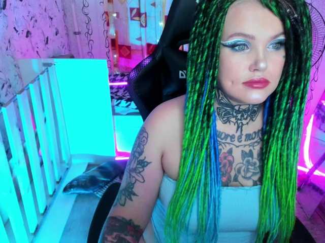 Live sex webcam photo for HelgaSteel13 #276323099