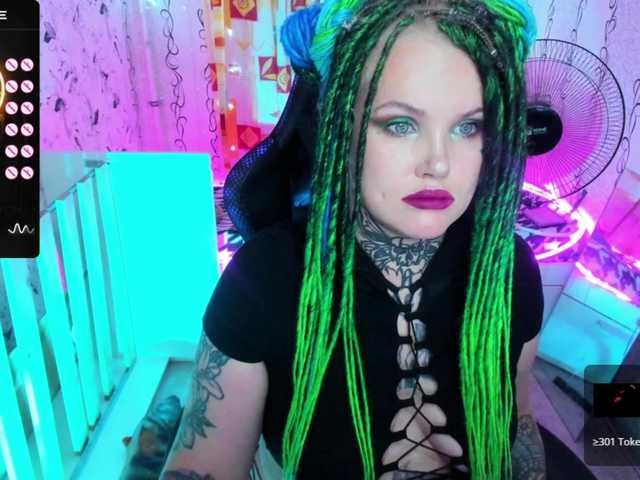 Live sex webcam photo for HelgaSteel13 #276339887