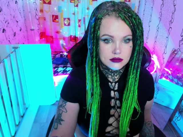 Live sex webcam photo for HelgaSteel13 #276499138