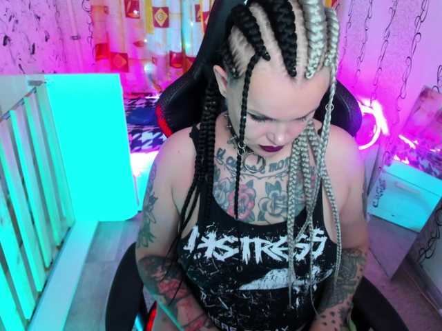 Live sex webcam photo for HelgaSteel13 #276511429