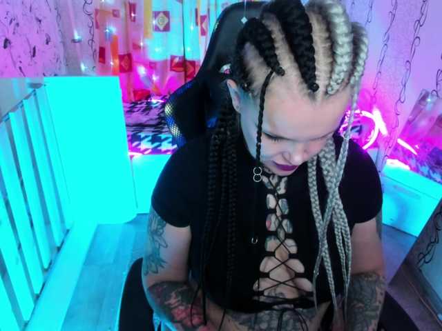 Live sex webcam photo for HelgaSteel13 #276553509