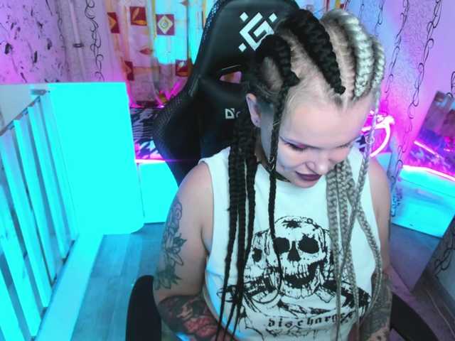 Live sex webcam photo for HelgaSteel13 #276575501