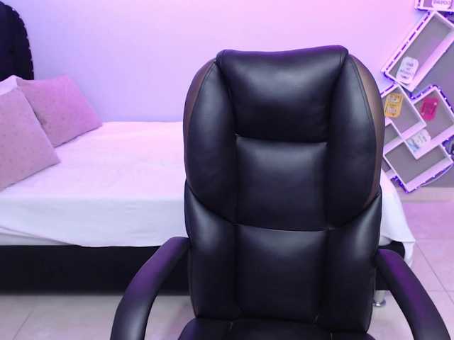 Live sex webcam photo for HeliJackson #274171441