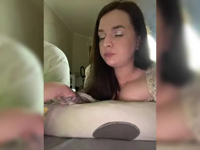 Live sex webcam photo for HellMor #290987062