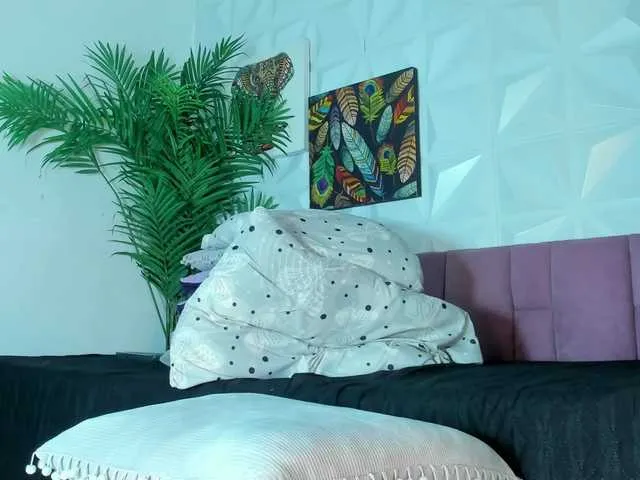 Live sex webcam photo for Hellen-Sky #292217355