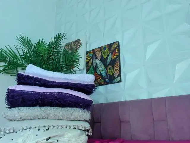 Live sex webcam photo for Hellen-Sky #292271707