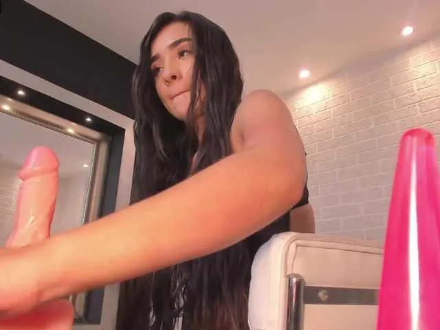 Live sex webcam photo for HellenBarnett #272452239