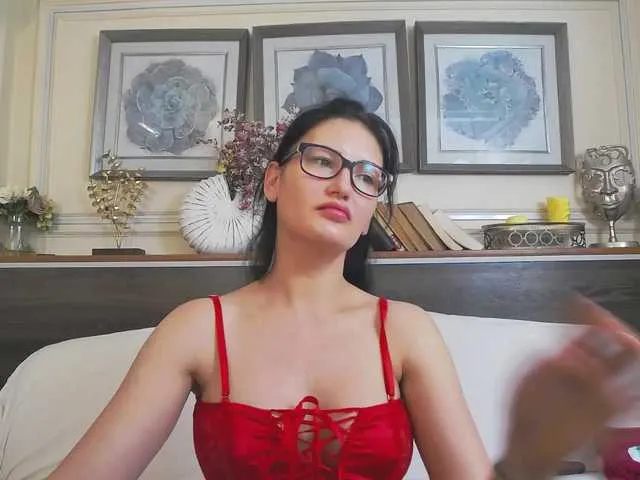 Live sex webcam photo for HellenDesire #290290527