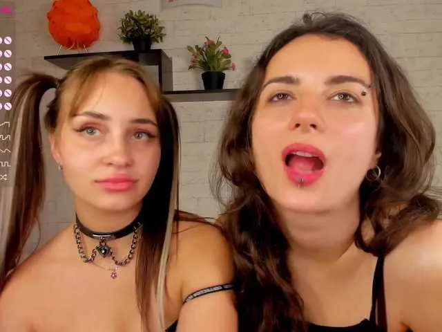Live sex webcam photo for HellenMellen #273947733