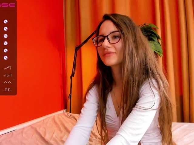 Live sex webcam photo for HellenRow #274529573