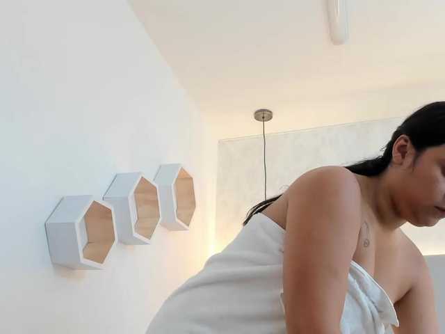 Live sex webcam photo for Hellensophia #275664599