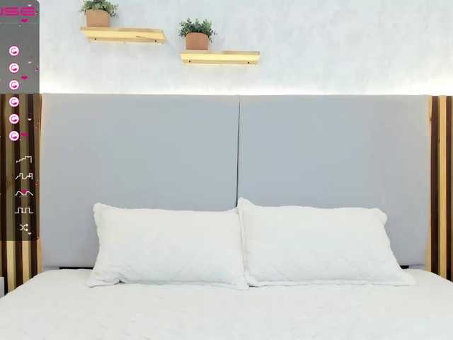 Live sex webcam photo for Hellensophia #275682635