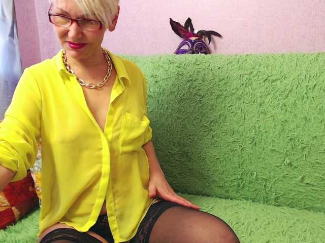 Live sex webcam photo for HellyFuckMe #273516874