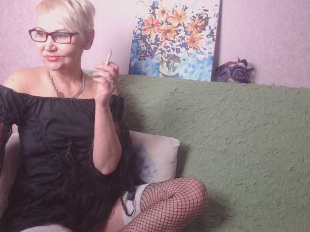 Live sex webcam photo for HellyFuckMe #277264222